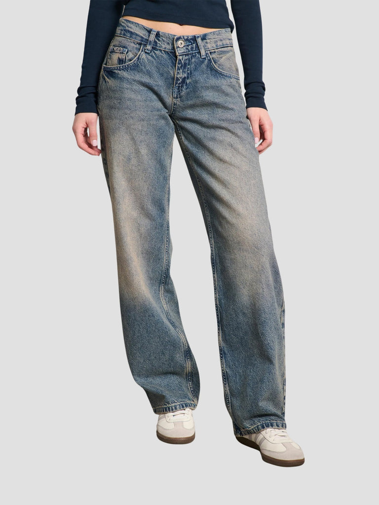 SUITE BENEDICT JADSTRASSMEDIUM SANDLE