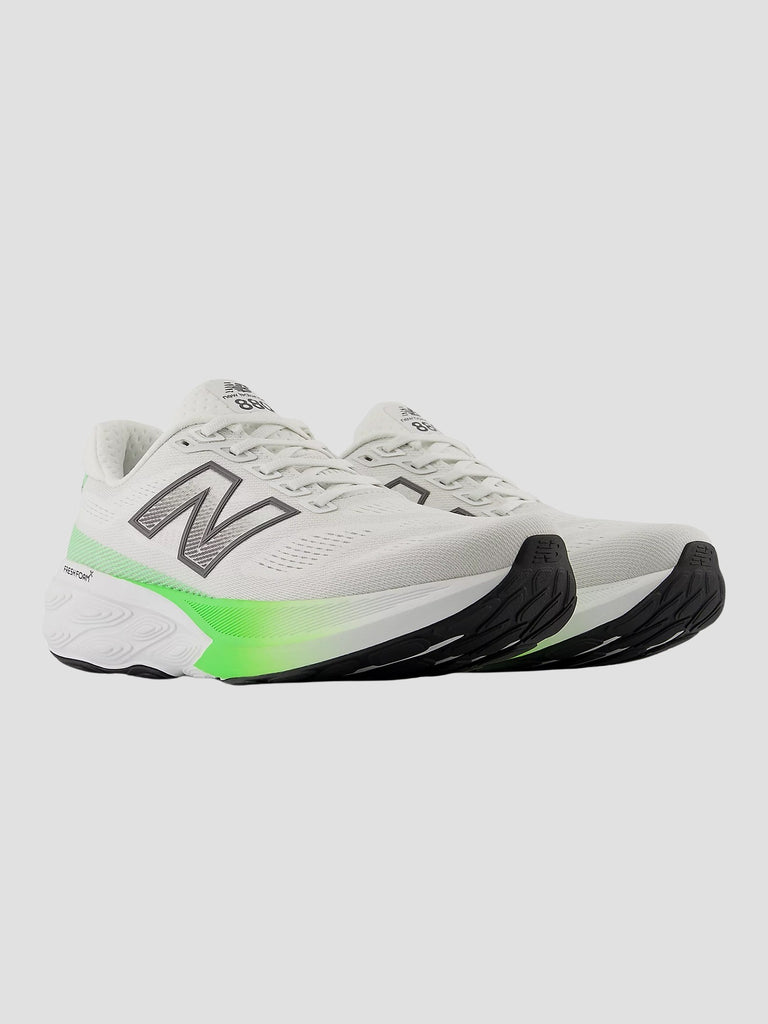 NEW BALANCE M880D15