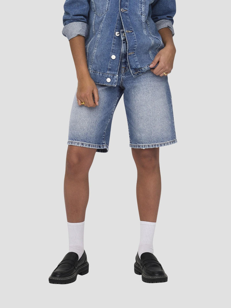 ONLMATE REG BAGGY LONG SHORTS DNM NOOS 15340976 MEDIUM BLUE DENIM ONLY 