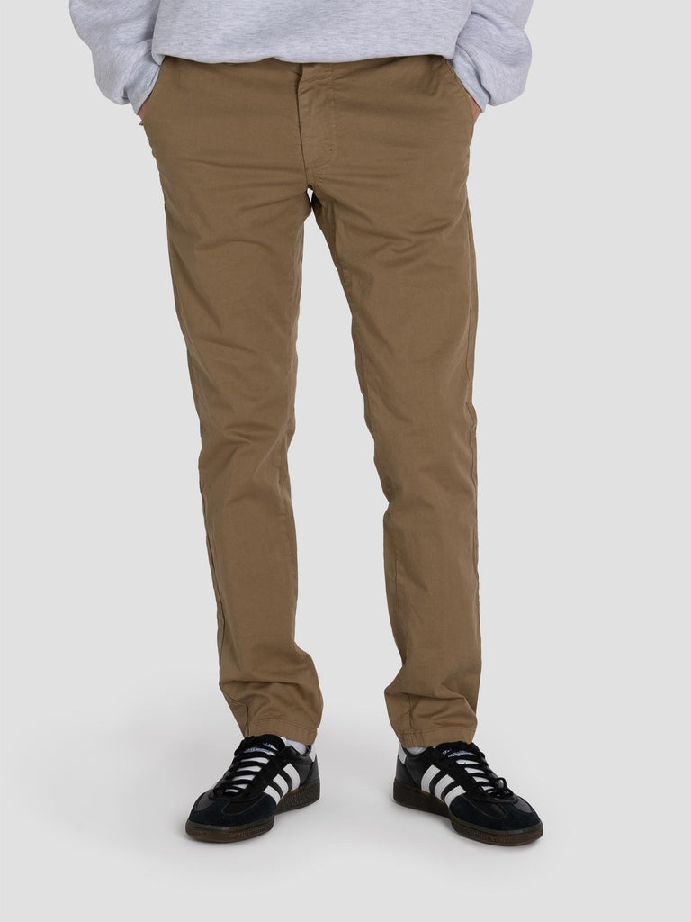 CHINO TESSUTO MEDIO ALL SEASONS LONDRA 521 GROOVE 