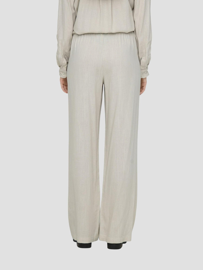 JACQUELINE DE YONG 15346559MOONBEAM
