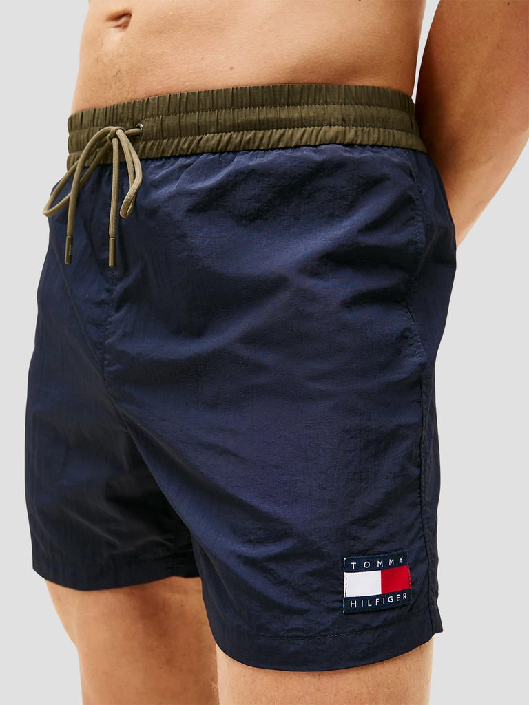 MEDIUM DRAWSTRING UM03455 DW5 TOMMY HILFIGER 